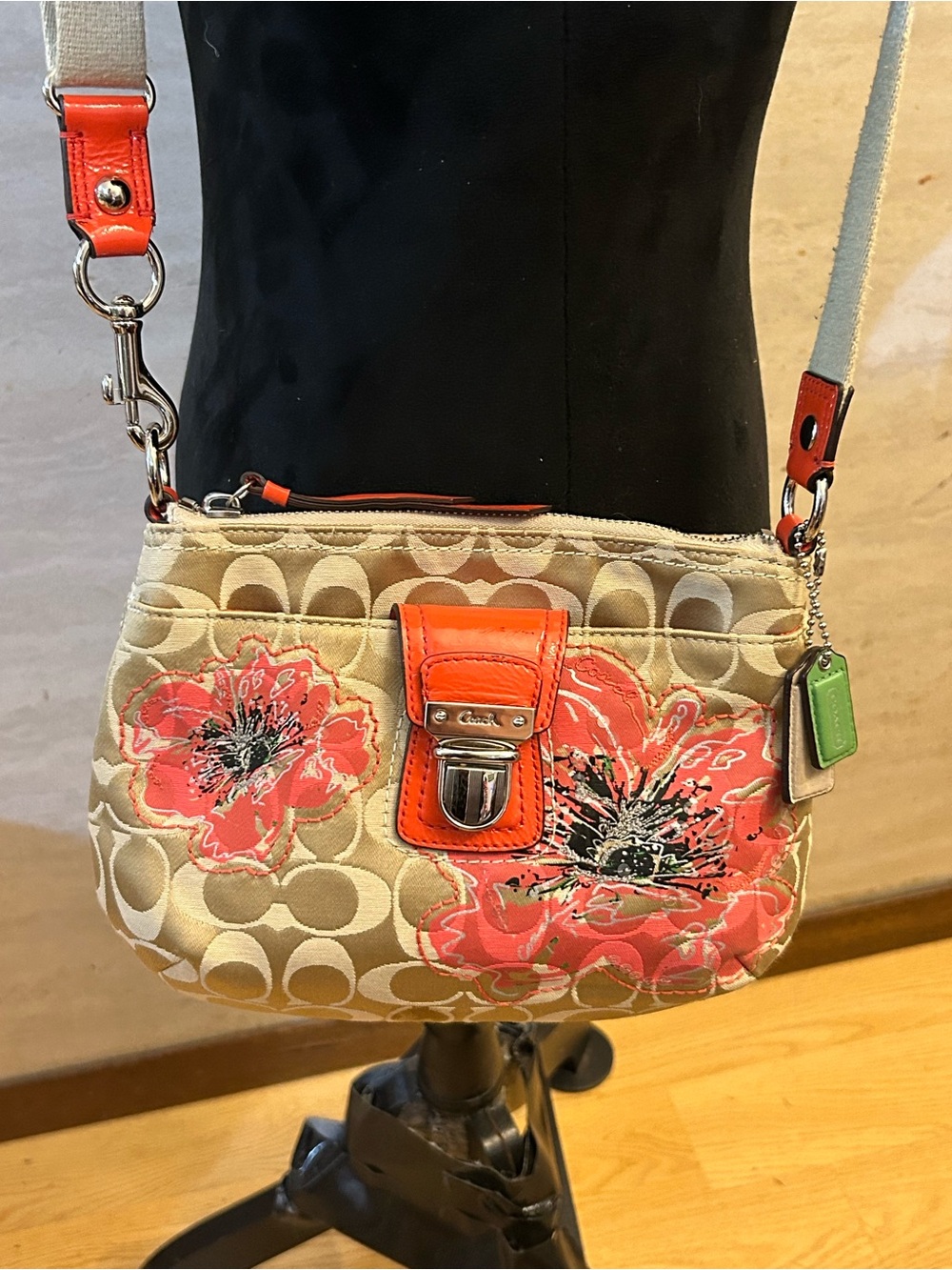 Vintage Y2K-era Coach Poppy Signature Floral Sequin Swingback
